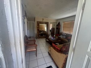 401 SW 78th Pl in Miami, FL - Foto de edificio - Building Photo