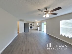 13085 Siam Dr in Spring Hill, FL - Building Photo - Building Photo
