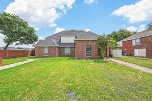 902 Wentwood Dr in Desoto, TX - Building Photo
