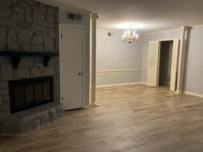 3730 Fairfield Ave, Unit Unit 106 in Shreveport, LA - Foto de edificio - Building Photo