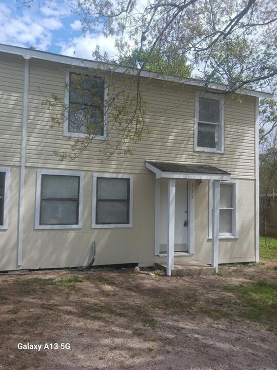 312 S Pumphrey St in Edna, TX - Building Photo