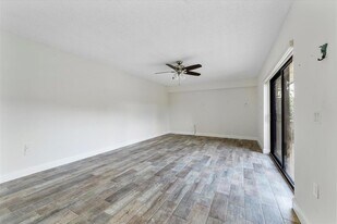 557 Green Springs Pl, Unit 557 in West Palm Beach, FL - Building Photo