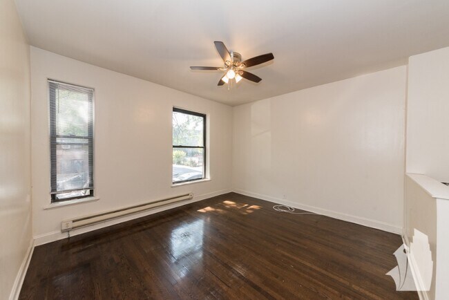 1425 W Hutchinson St, Unit 1 in Chicago, IL - Building Photo - Building Photo