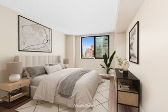 33 W Delaware Pl in Chicago, IL - Building Photo - Building Photo