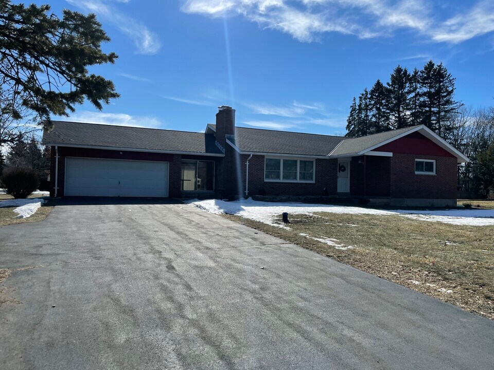 512 Flanders St in Southington, CT - Foto de edificio