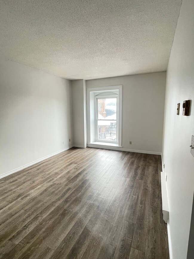 5 Wyndham St N in Guelph, ON - Building Photo - Building Photo