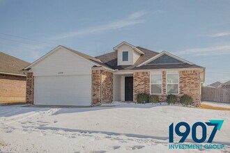11008 NW 98th St in Yukon, OK - Building Photo - Building Photo