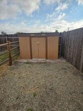 17960 Swaps Ct in Tehachapi, CA - Foto de edificio - Building Photo