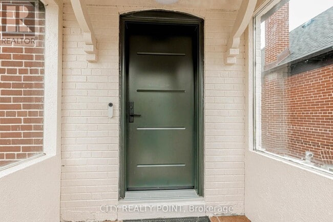 80 Albani St in Toronto, ON - Building Photo - Building Photo