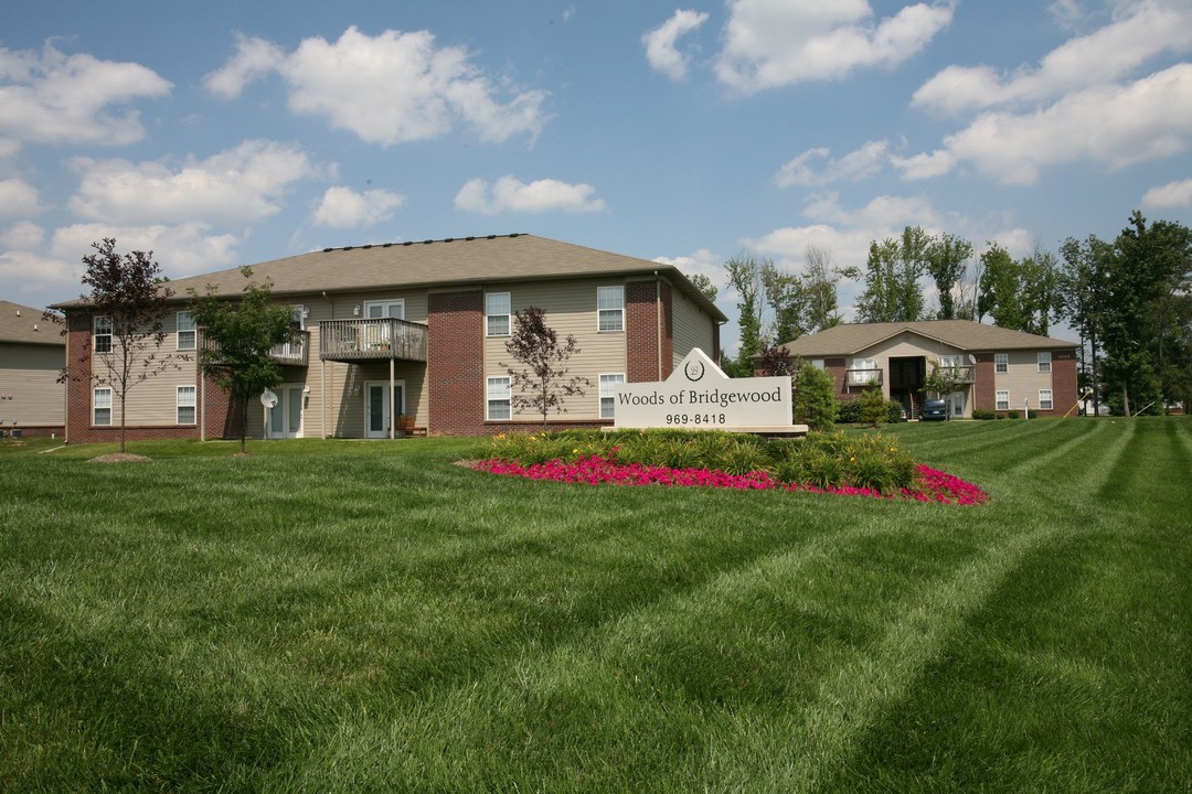 Woods of Bridgewood in Louisville, KY - Foto de edificio