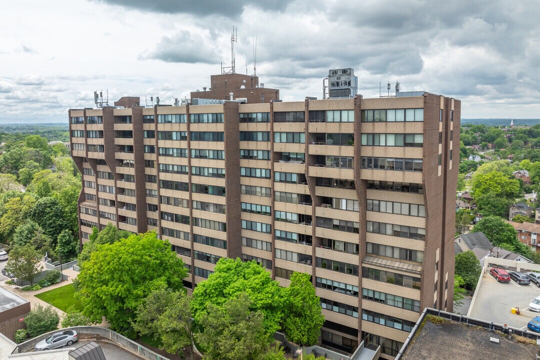 Washington Square Condos in Mt. Lebanon, PA - Foto de edificio