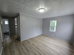 606 Wyoming St in Waterloo, IA - Building Photo - Building Photo