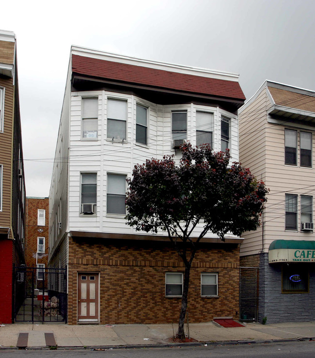 766 Harrison Ave in Harrison, NJ - Foto de edificio - Building Photo