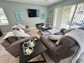 274 Seabreeze Cir in Jupiter, FL - Building Photo - Building Photo