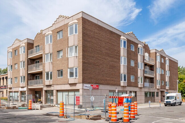 Villa Ariane in Montréal, QC - Building Photo - Building Photo