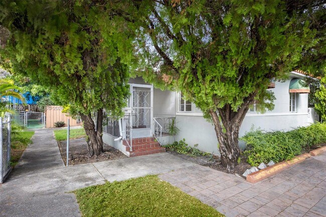 282 NW 41st Ave in Miami, FL - Building Photo - Building Photo