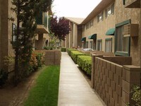 Racquet Club Apartments photo'