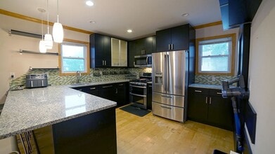 59 Oak St in Floral Park, NY - Building Photo - Building Photo