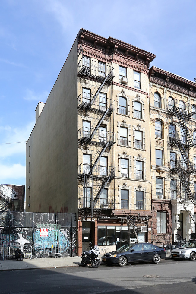 21 E Third St in New York, NY - Building Photo - Building Photo