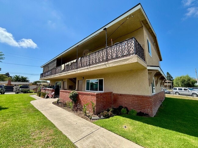 property at 920 W Cedar Ct