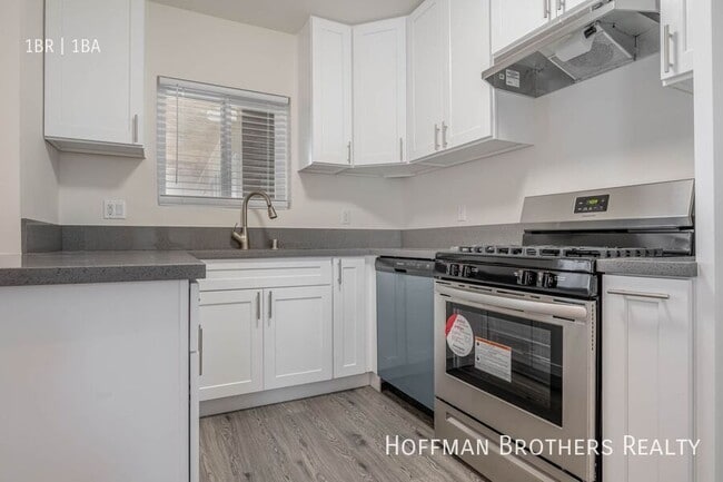 13959 Vanowen St in Los Angeles, CA - Building Photo - Building Photo