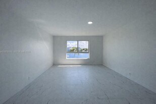 19255 NE 2nd Ave in Miami, FL - Building Photo