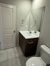 2466 Sawtelle Dr in Woodburn, OR - Building Photo - Building Photo