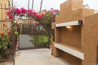 16912 Sims Ln, Unit 207 in Huntington Beach, CA - Building Photo - Building Photo
