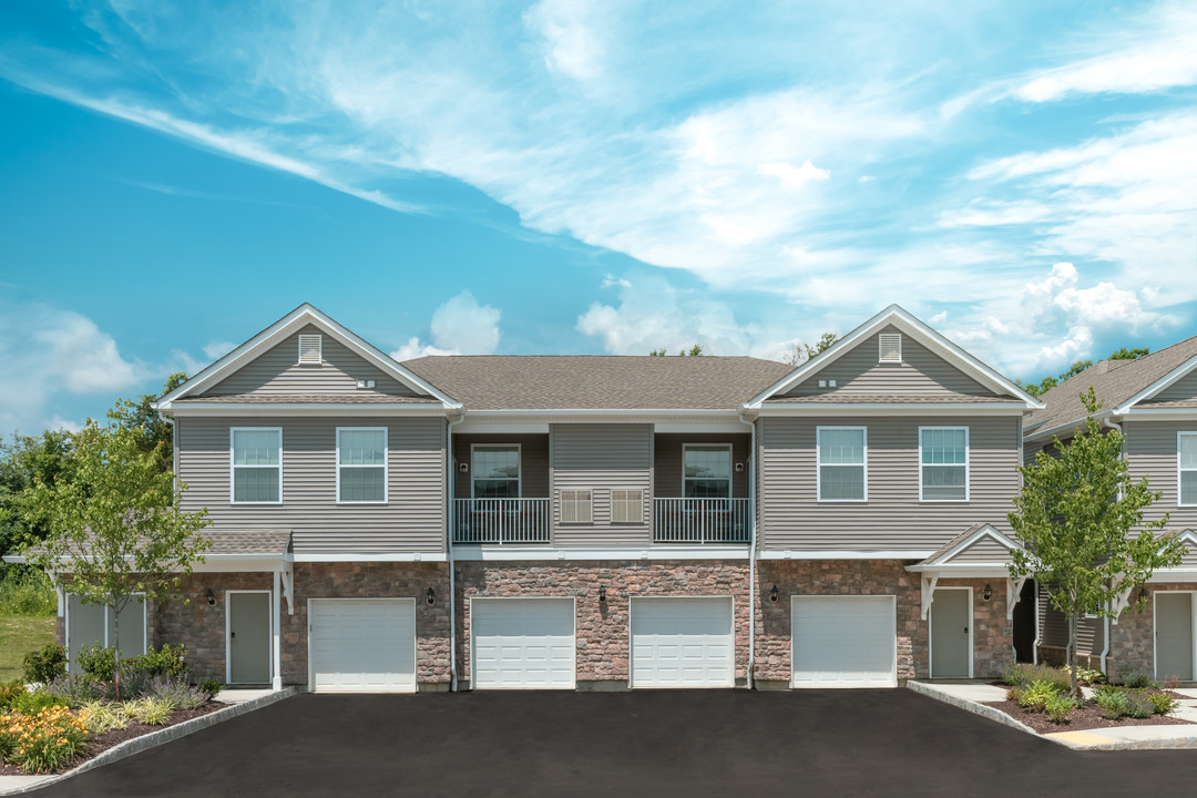 Meadow Ridge Luxury Apartments in Newburgh, NY - Building Photo