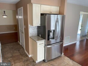 2408 Stokes Rd in Mount Laurel, NJ - Foto de edificio - Building Photo