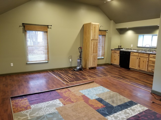 90 Washington St, Unit B in Waterloo, NY - Foto de edificio - Building Photo