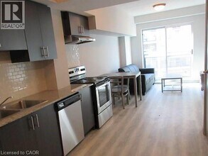 275 Larch St in Waterloo, ON - Building Photo - Building Photo