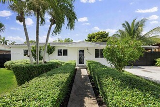 15210 SW 304th St in Homestead, FL - Foto de edificio - Building Photo