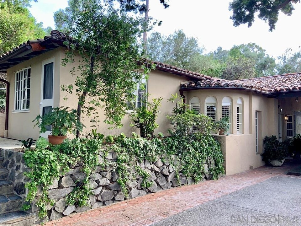 5505 Codorniz in Rancho Santa Fe, CA - Building Photo