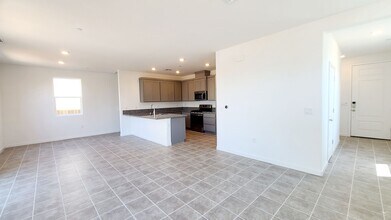 10001 Alpine Gold Wy in Sacramento, CA - Building Photo - Building Photo