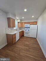 6504 Bradford Terrace in Philadelphia, PA - Building Photo