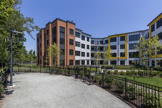 Parkway Apartments in Boston, MA - Foto de edificio - Building Photo