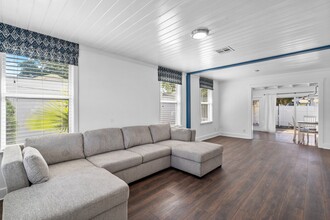 126 NE 4th Ave in Delray Beach, FL - Building Photo - Interior Photo