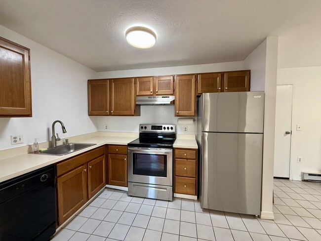 4 Fairfax Ave in Derry, NH - Building Photo - Building Photo