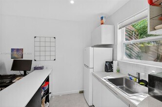 3676 Oak Ave in Miami, FL - Building Photo - Building Photo