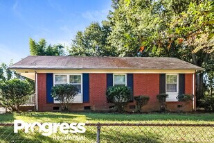 135 Short Hills Dr in Charlotte, NC - Building Photo