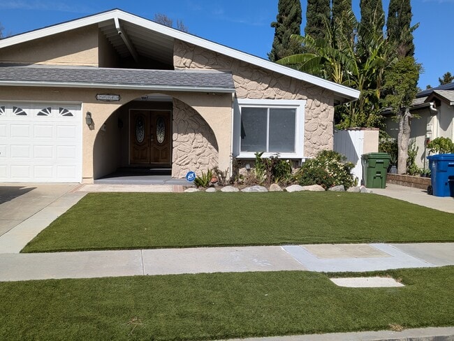 20143 Baltar St in Winnetka, CA - Foto de edificio - Building Photo