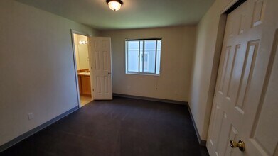 2112 Yellowstone St in Ellensburg, WA - Foto de edificio - Building Photo