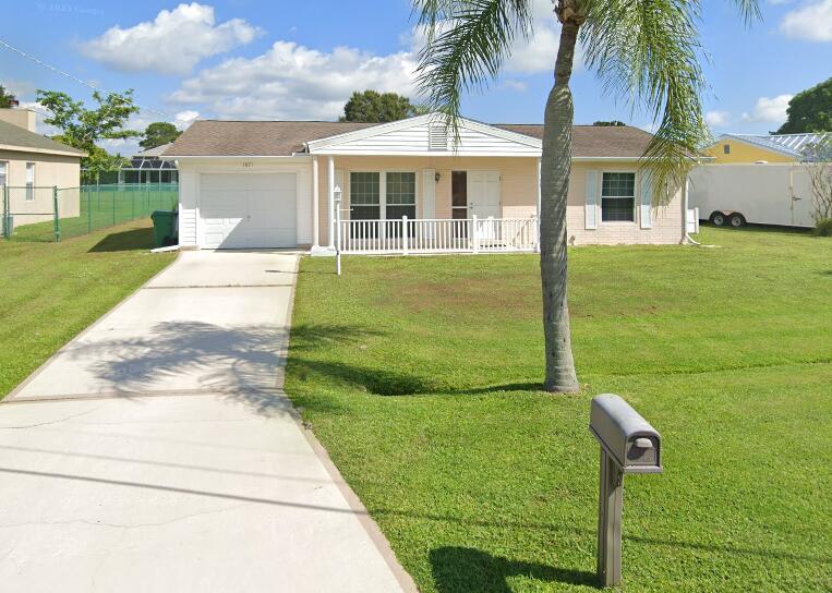 1671 SE Goucho Ave in Port St. Lucie, FL - Building Photo