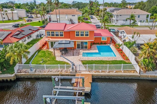 325 W Martin Luther King Jr Dr in Tarpon Springs, FL - Building Photo - Building Photo