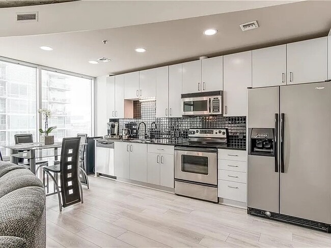 943 Peachtree St NE in Atlanta, GA - Foto de edificio - Building Photo