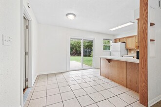 850 W Kelley St in Fayetteville, AR - Foto de edificio - Building Photo