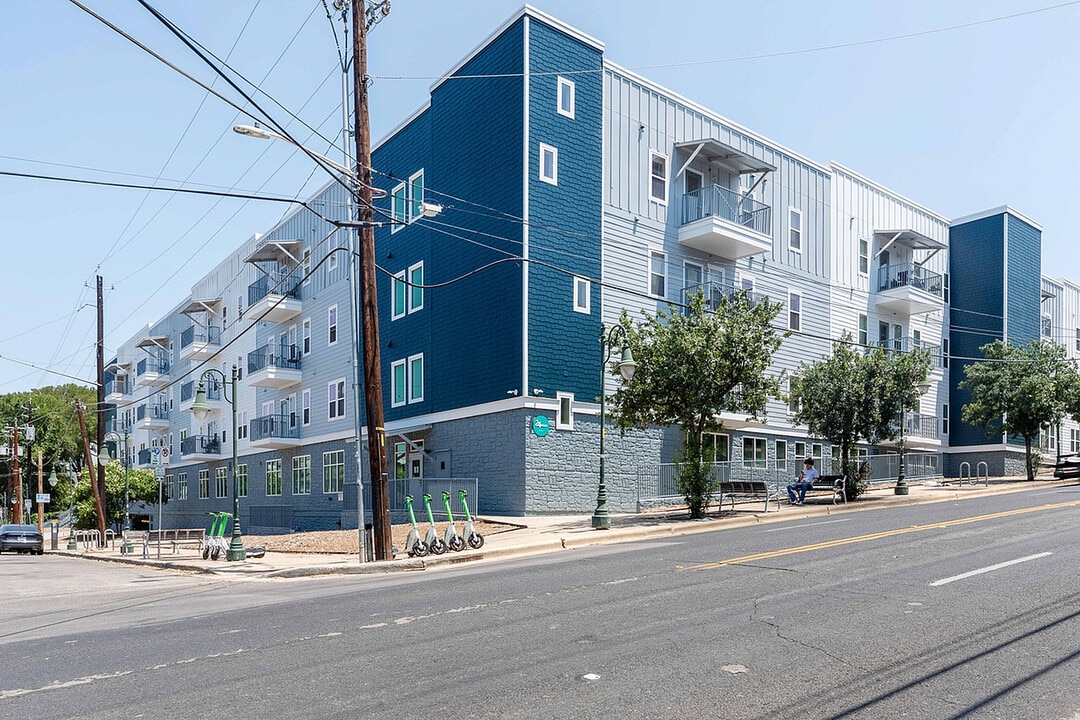 24 Longview in Austin, TX - Foto de edificio