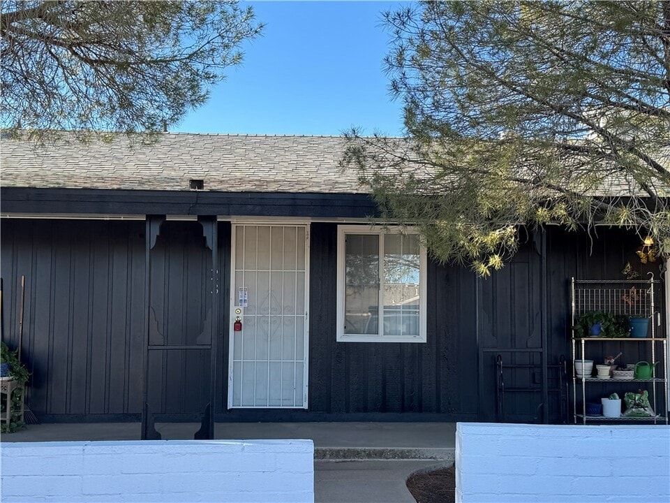1401 Main St in Kingman, AZ - Building Photo