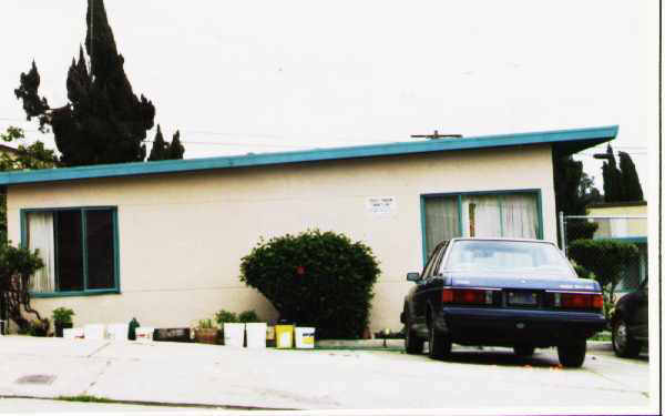 4209-4223 Winona Ave in San Diego, CA - Foto de edificio - Building Photo